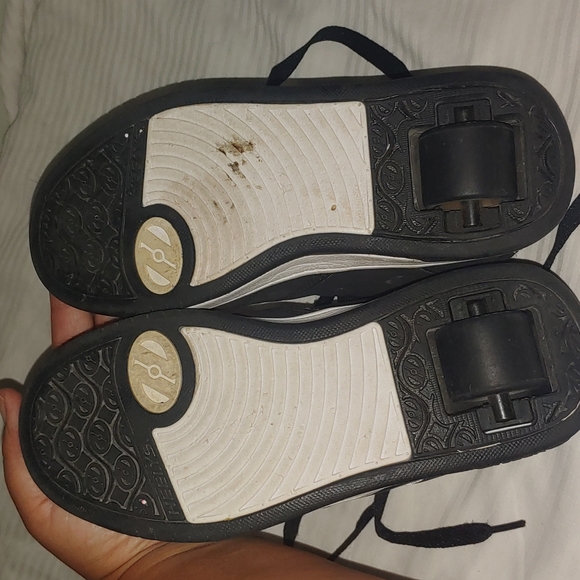 Boys black Heelys - Picture 5 of 7